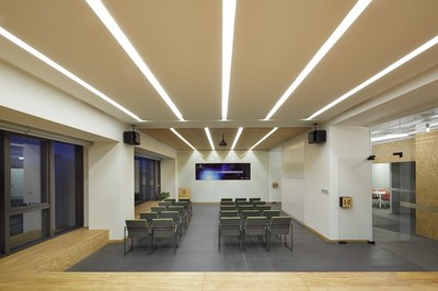 秦国鹏与FOUNDRY CLUB北京 亚克力材质下的先锋艺术实践